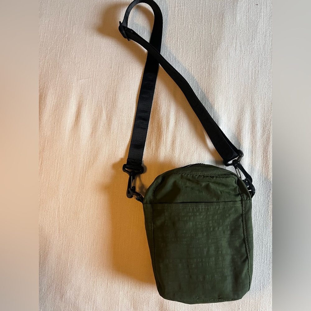 Baggu Sport Crossbody Bag in Bay Laurel Green